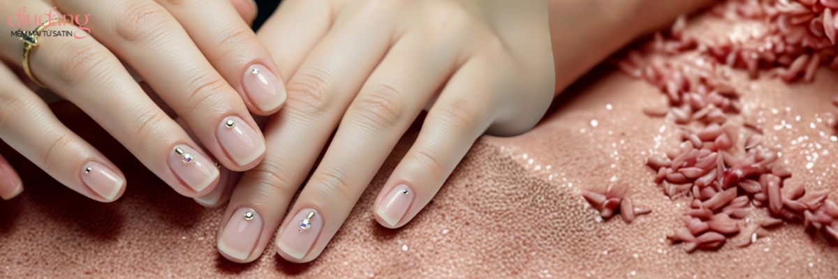 Tại sao phong cách nail đơn giản, nhẹ nhàng lại lên ngôi?
